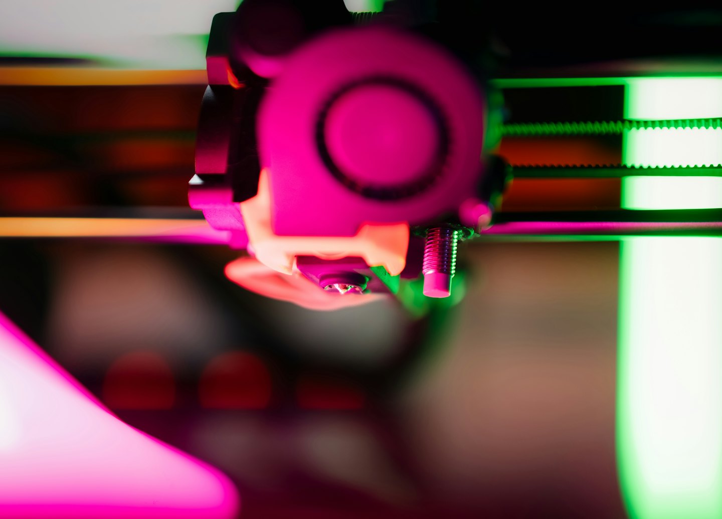3D printer extruder nozzle assembly with threaded rod.